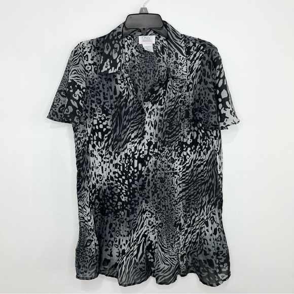 Women’s animal print button down blouse EUC - Picture 5 of 11